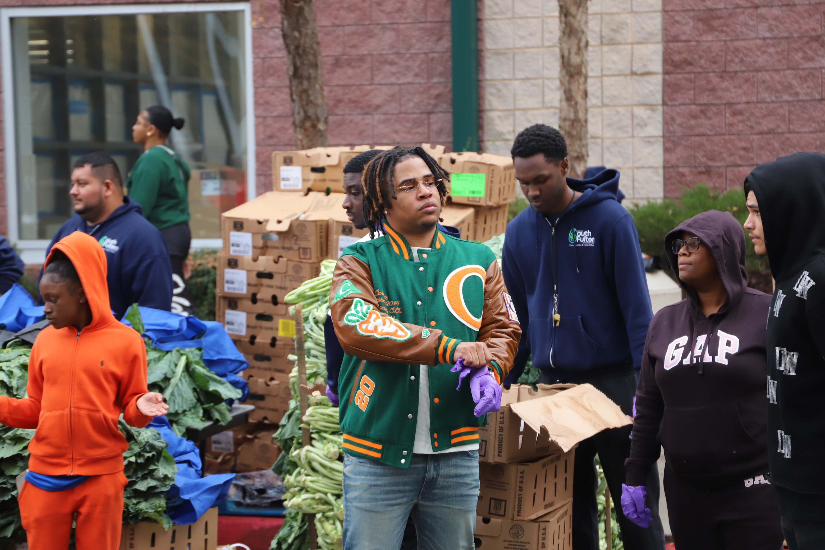 Thanksgiving giveaway community event